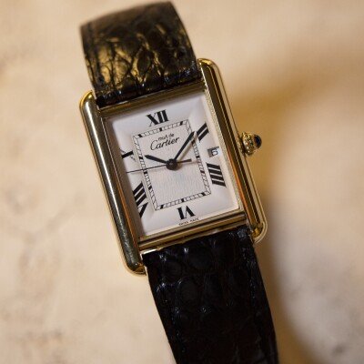 Montre Tank Must de Cartier, Grand modèle, Date