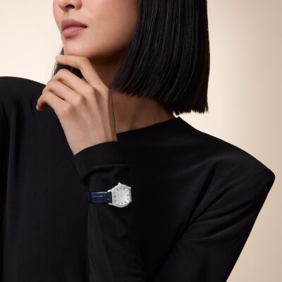 Montre Cartier Tortue Petit modèle, mouvement quartz, or gris, diamants, cuir