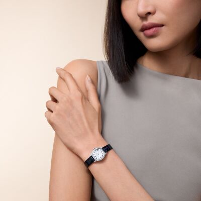 Montre Cartier Tortue Mini modèle, mouvement quartz, or gris, diamants, cuir