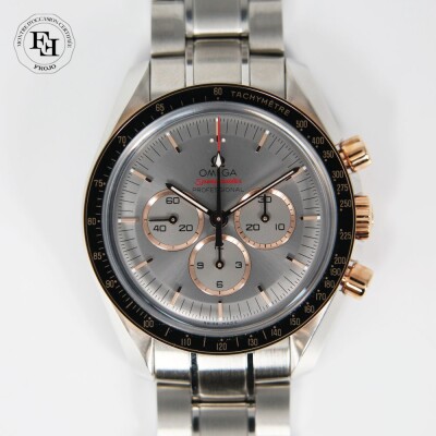Montre Omega Speedmaster Green Bezel Jeux Olympiques Tokyo 2020 mécanique cadran gris bracelet acier 42 mm