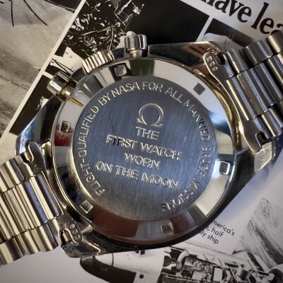 Montre OMEGA Speedmaster Moonwatch « Straight Writing »