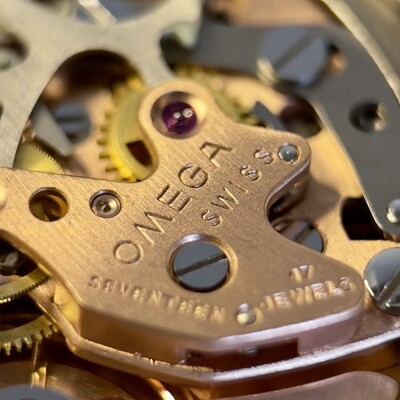Montre OMEGA Speedmaster Moonwatch « Straight Writing »