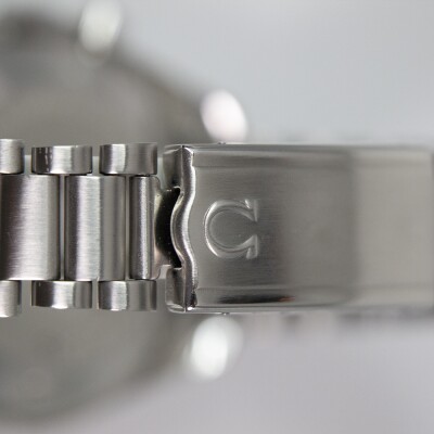 Montre OMEGA Speedmaster Moonwatch « Straight Writing »