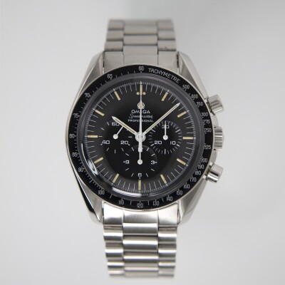 Montre OMEGA Speedmaster Moonwatch « Straight Writing »