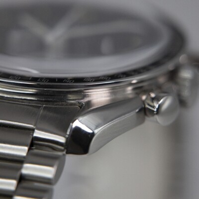 Montre OMEGA Speedmaster Moonwatch « Straight Writing »