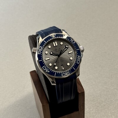 Montre OMEGA Seamaster Diver 300M Co-Axial Master Chronometer 42mm