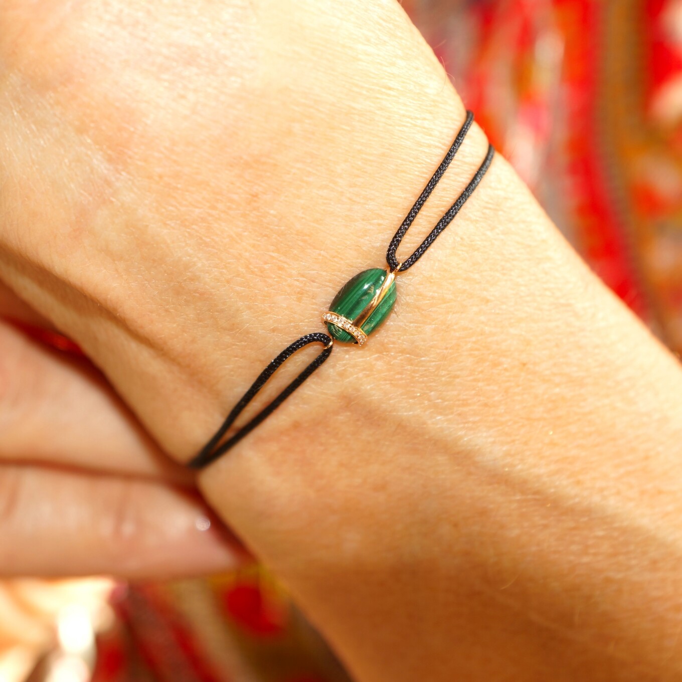 Bracelet Scarabée Malachite et Diamants, Or Rose et cordon en soie Noir