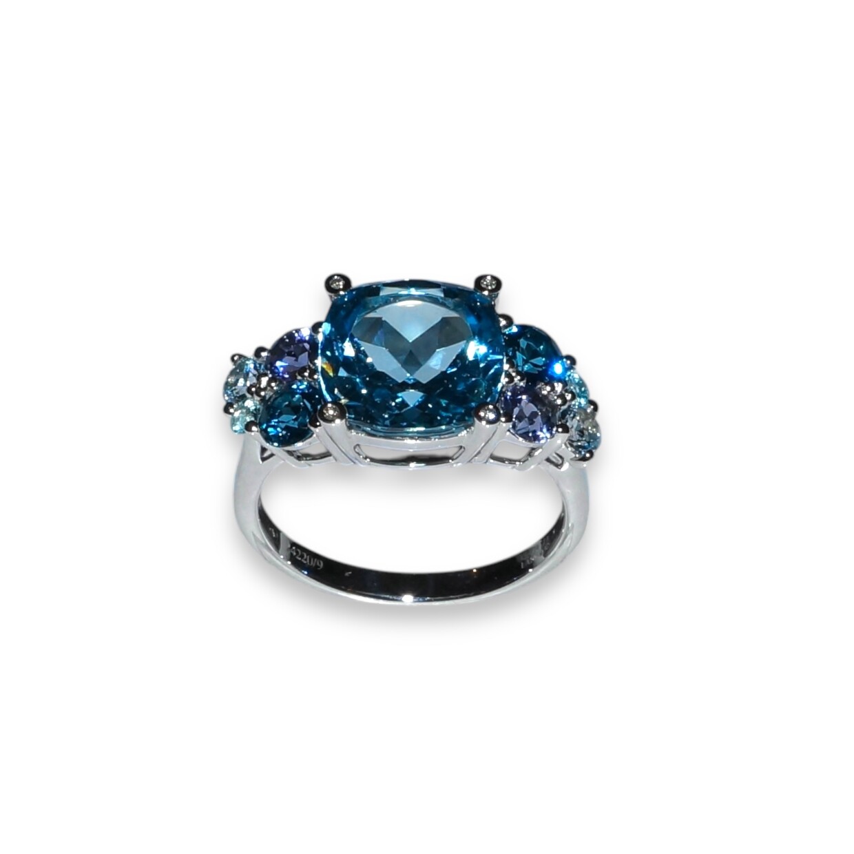 Bague Topaze bleu, Topaze Blue London, Iolite, Apatite et Diamants, Or Blanc