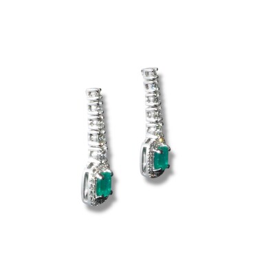 Boucles D’oreilles Emeraude et Diamants, Or Blanc