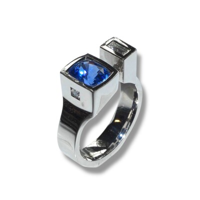 Solitaire Accompagné Saphir et Diamants, Or Blanc Palladié