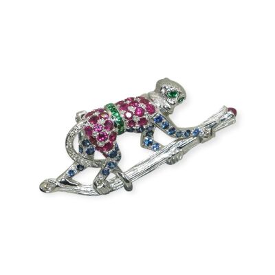 Brochette Singe, Rubis, Saphirs & Emeraude, Or Blanc