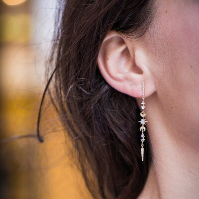 Boucle d'oreilles longue en forme d'étoile, ornées de pierres de lune et de diamants