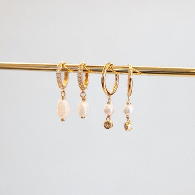Boucles d'oreilles en plaqué or, perle de culture et oxydes de zirconium