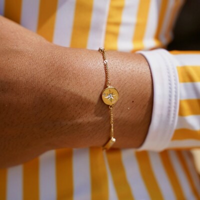 Bracelet Guess Wanderlust en acier doré et cristaux Swarovski, forme pièce de boussole