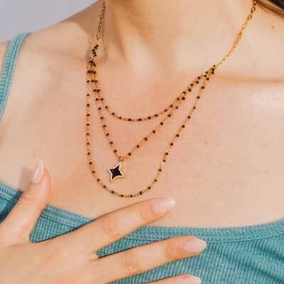 Collier Pierre Lannier Astoria en acier doré et perles noires