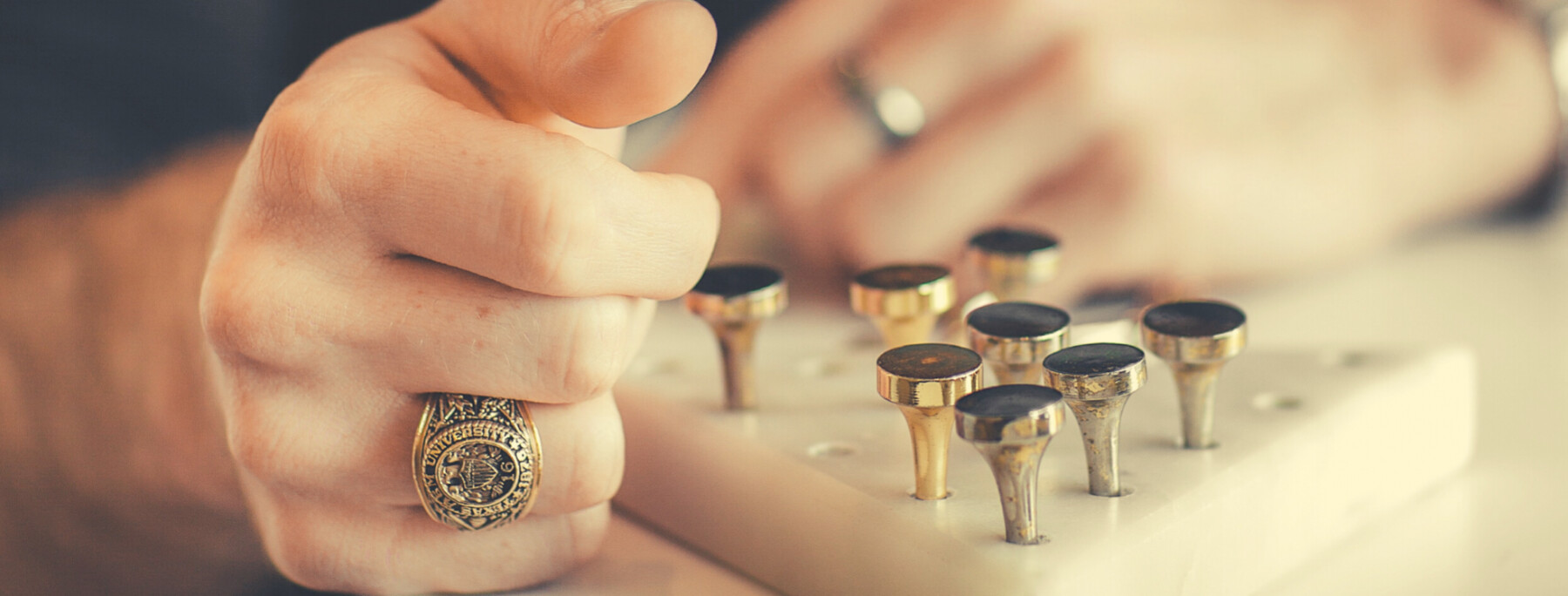 quel doigt porter sa bague Bijouterie Guillemette Caen