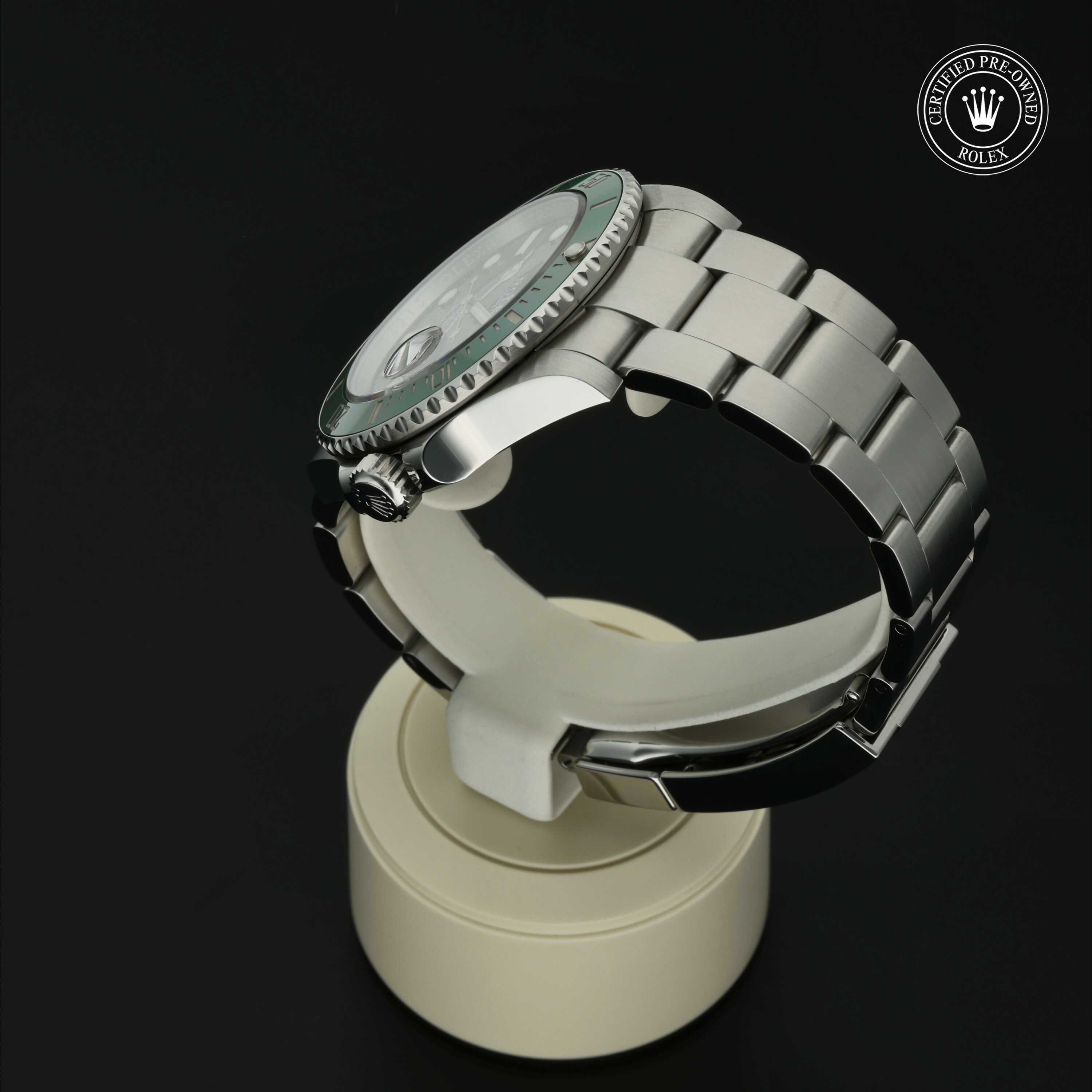 Rolex Submariner Date in Staal M126610LV-0002 at Hall of Time - vue 13