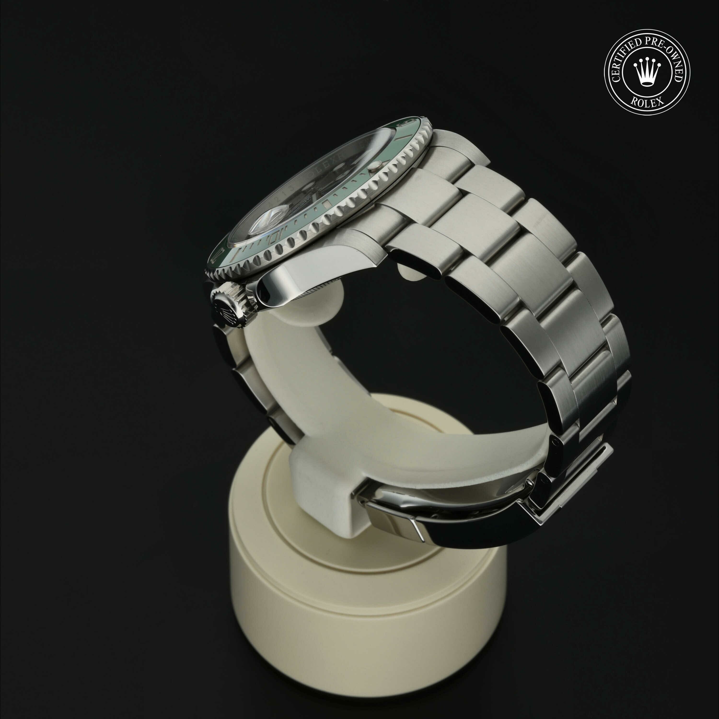 Rolex Submariner Date in Staal M126610LV-0002 at Hall of Time - vue 14