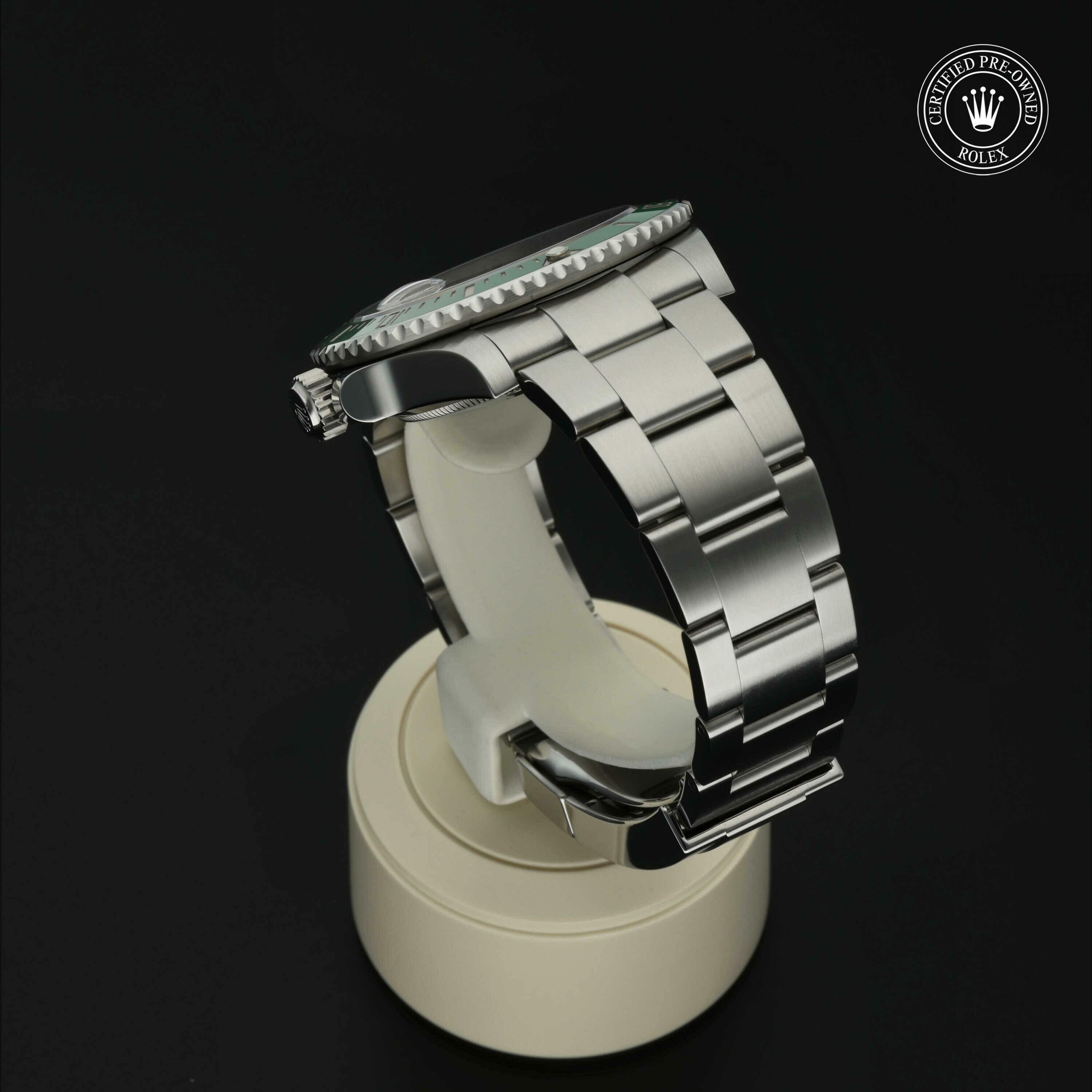 Rolex Submariner Date in Staal M126610LV-0002 at Hall of Time - vue 16