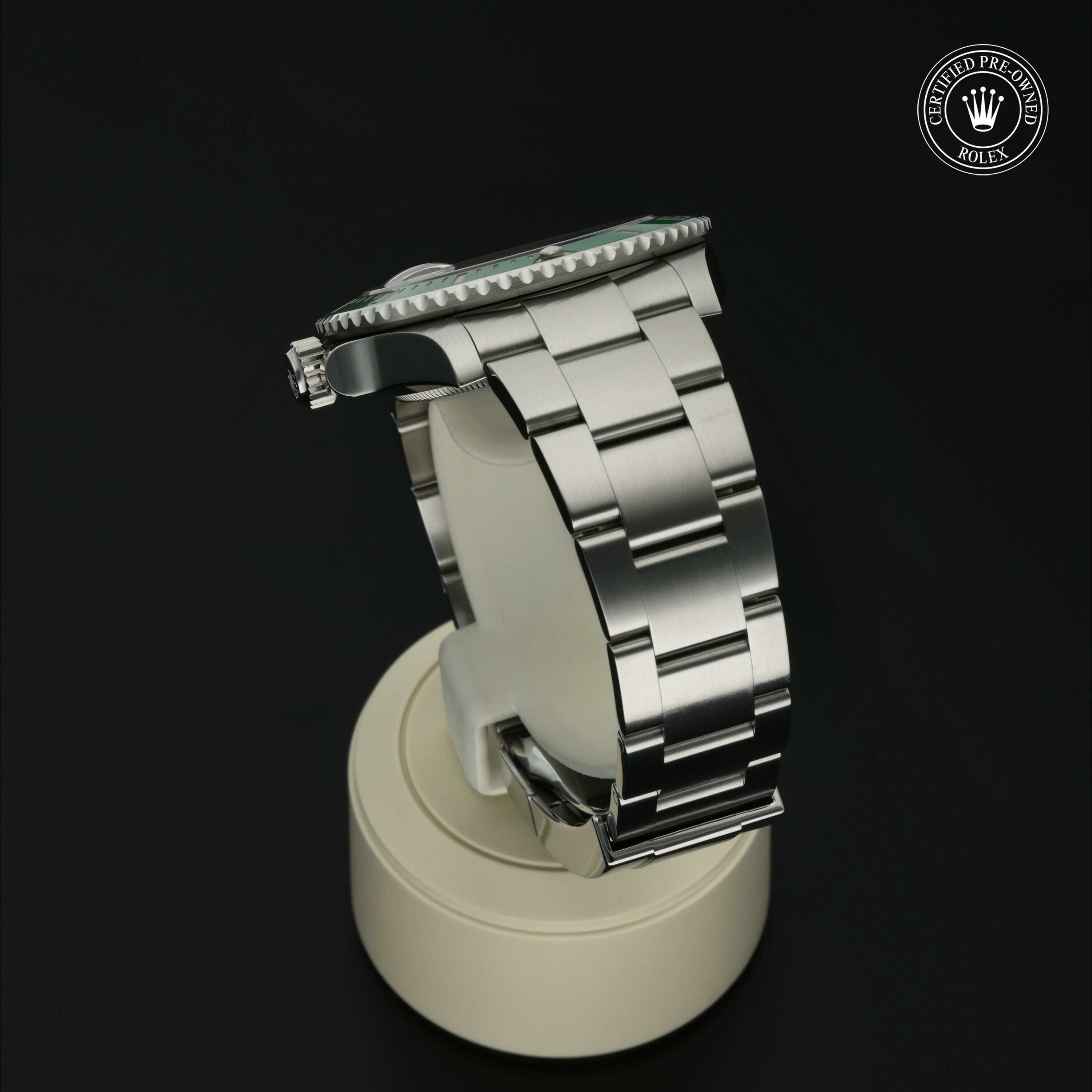 Rolex Submariner Date in Staal M126610LV-0002 at Hall of Time - vue 17