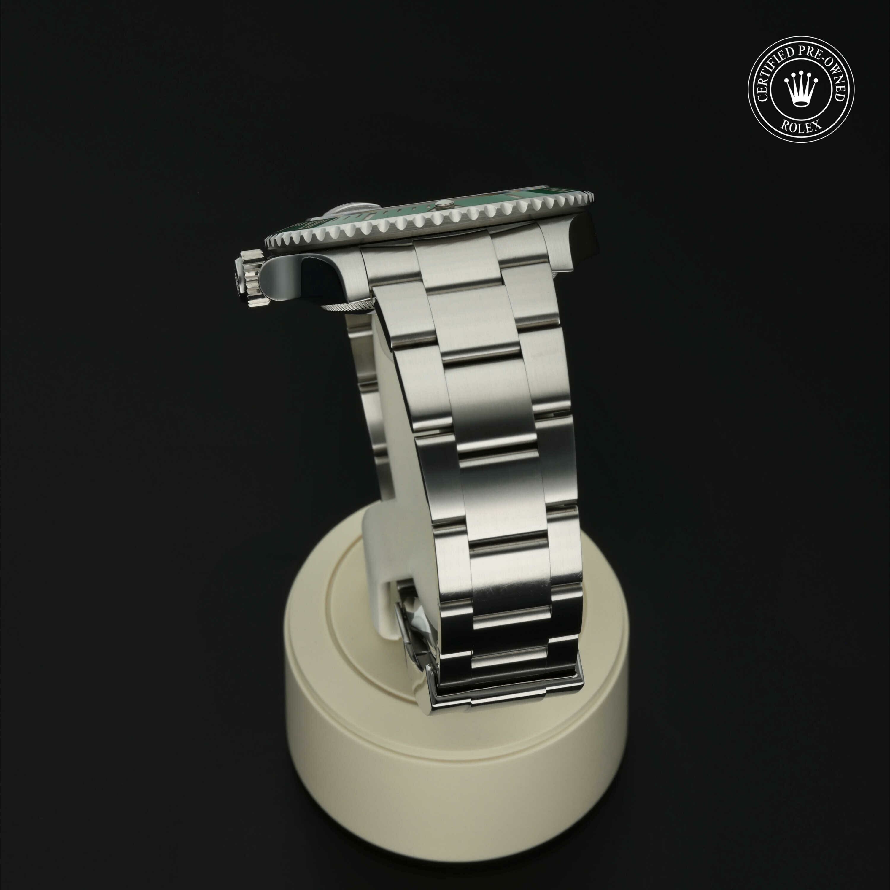 Rolex Submariner Date in Staal M126610LV-0002 at Hall of Time - vue 18