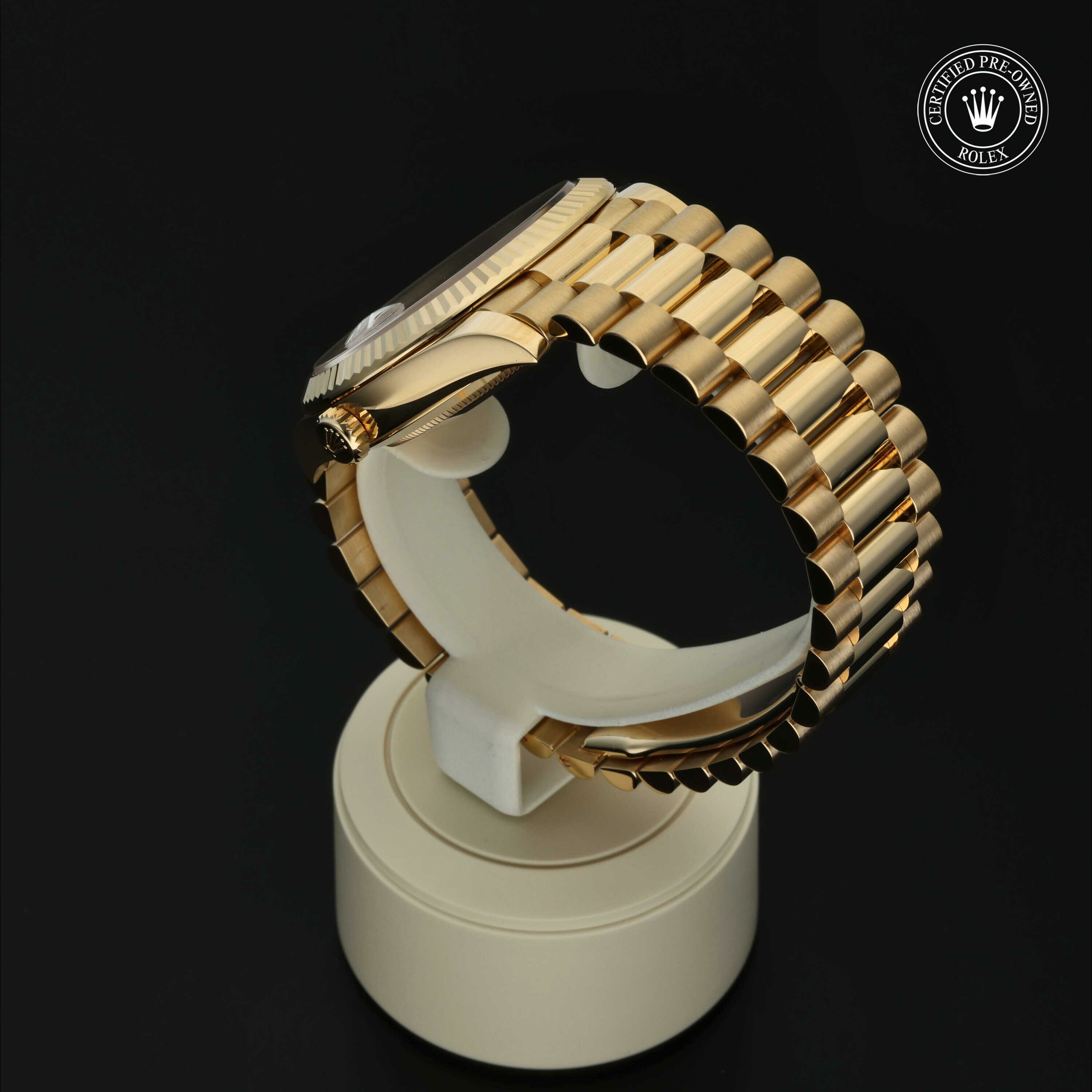 Rolex Day‑Date 40 in Goud 18 karaat Geel M228238-0042 at Hall of Time - vue 14