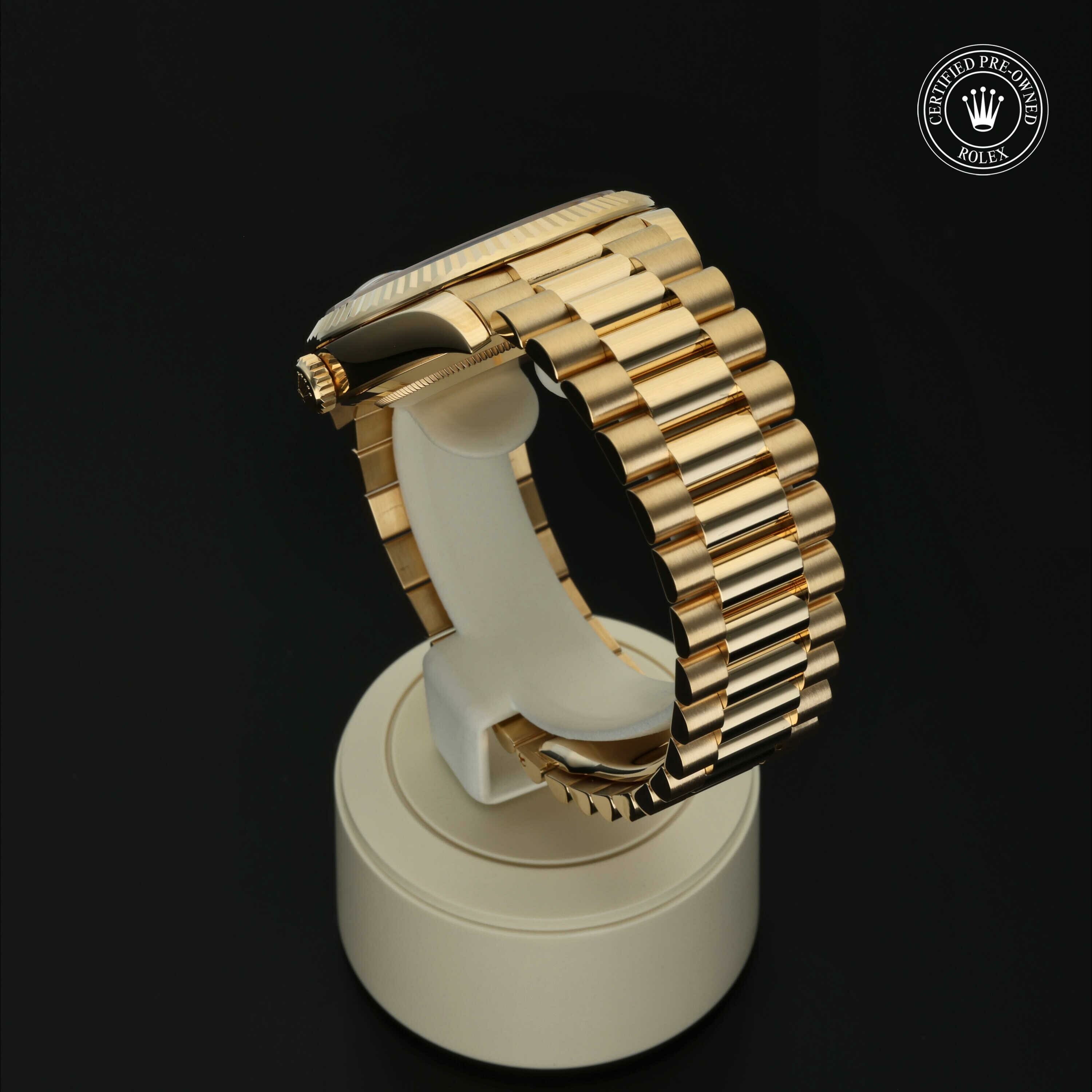 Rolex Day‑Date 40 in Goud 18 karaat Geel M228238-0042 at Hall of Time - vue 16