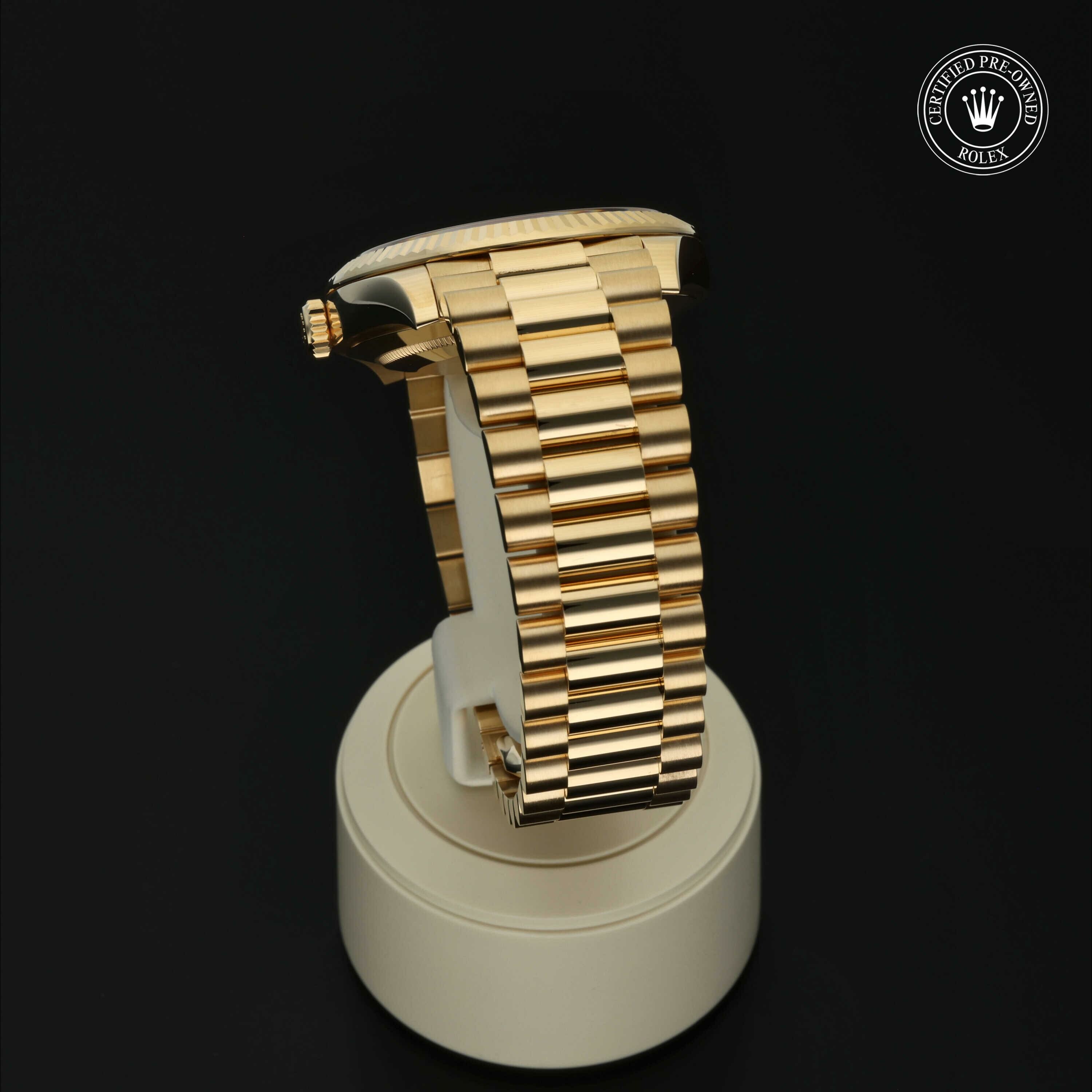 Rolex Day‑Date 40 in Goud 18 karaat Geel M228238-0042 at Hall of Time - vue 18