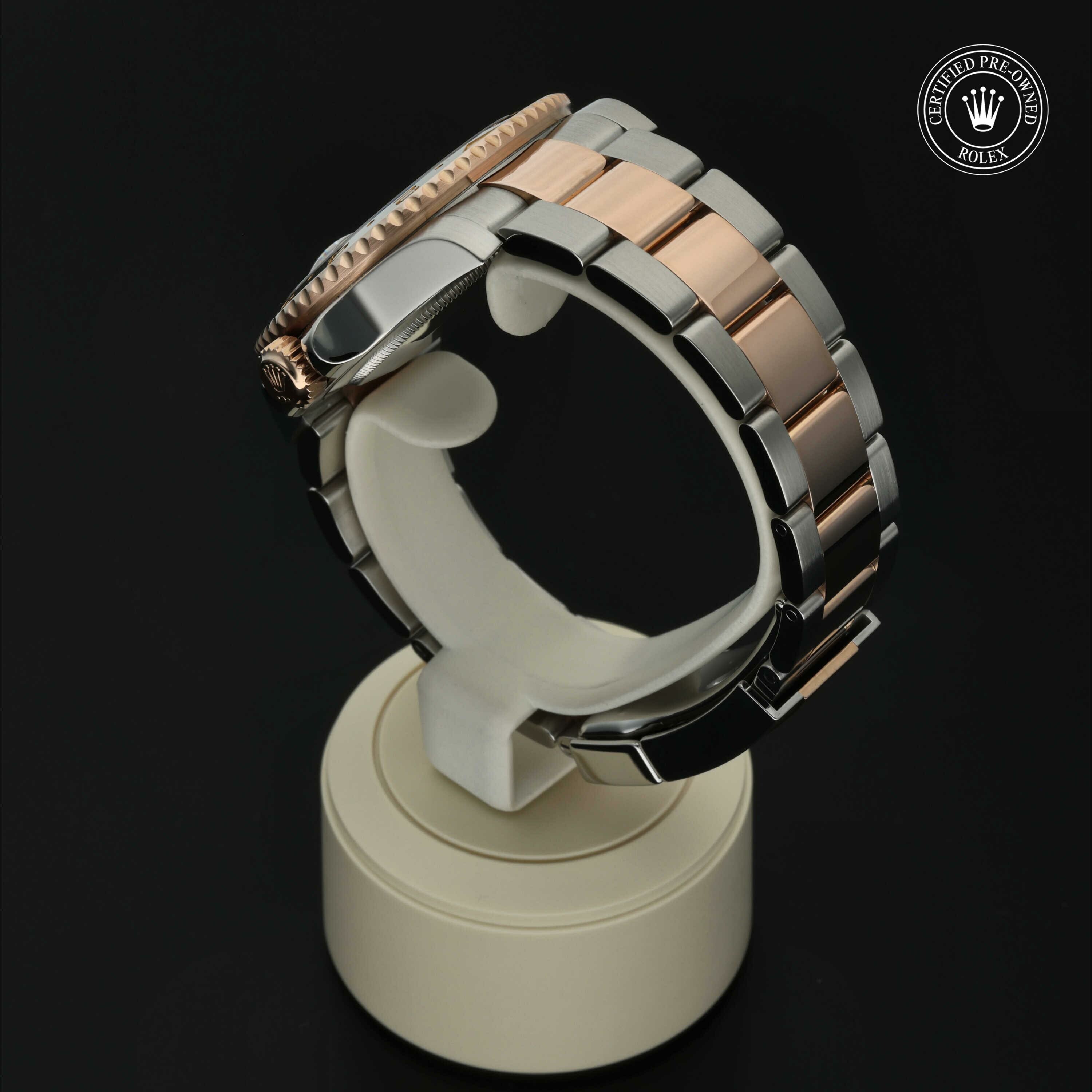 Rolex GMT‑Master II in Rolesor 18 karaat Rood M126711CHNR-0002 at Hall of Time - vue 14