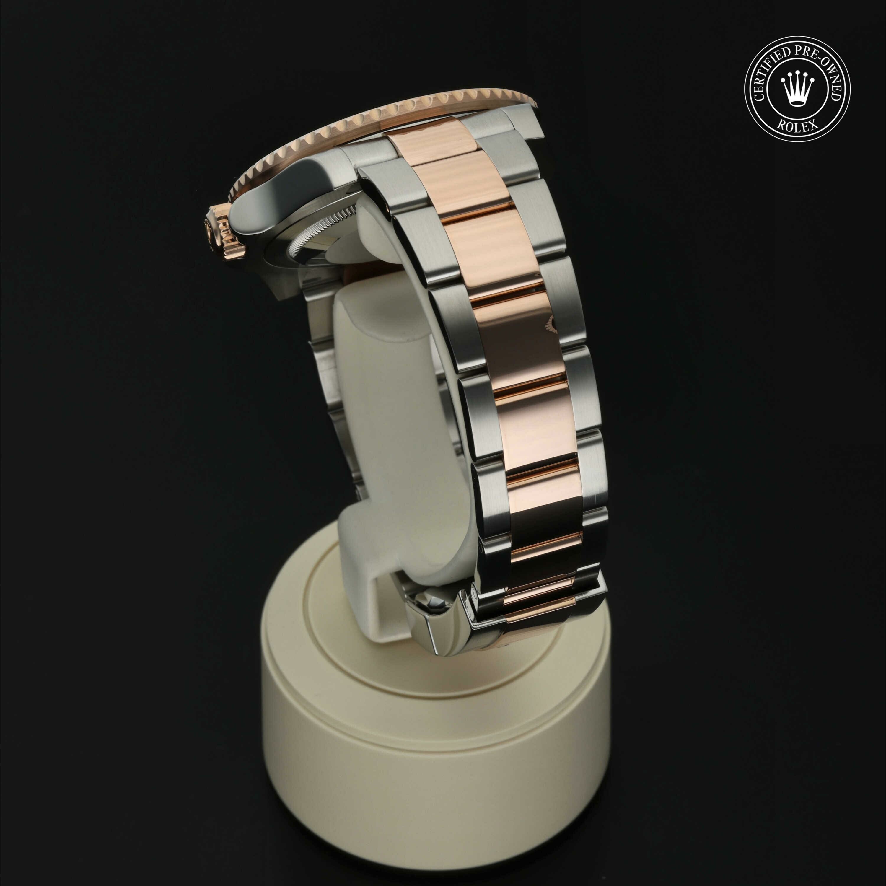 Rolex GMT‑Master II in Rolesor 18 karaat Rood M126711CHNR-0002 at Hall of Time - vue 17