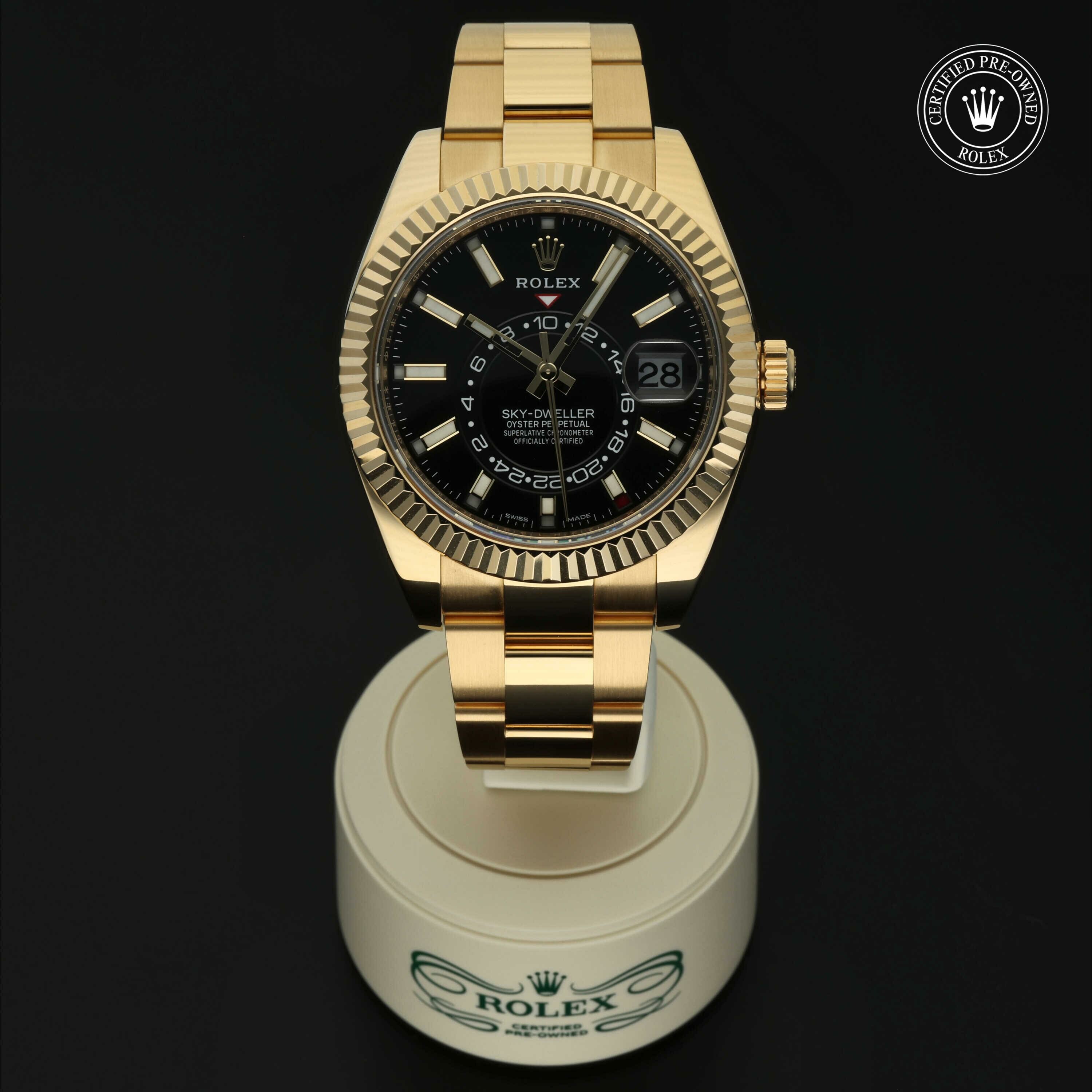 Rolex Sky-Dweller en Or 18 Carat Jaune M326938-0004 chez Hall of Time