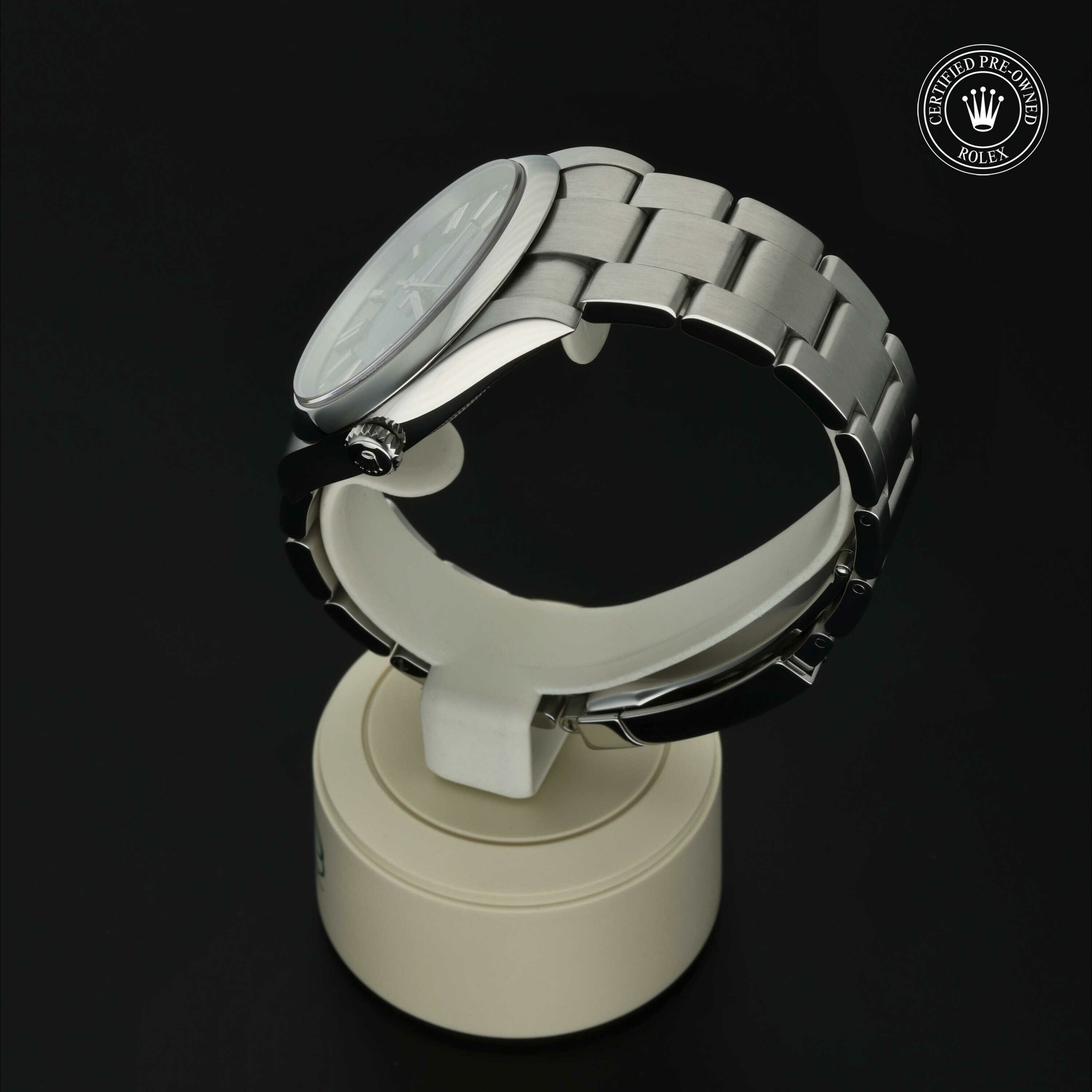 Rolex Oyster Perpetual 41 in Staal M124300-0005 at Hall of Time - vue 12