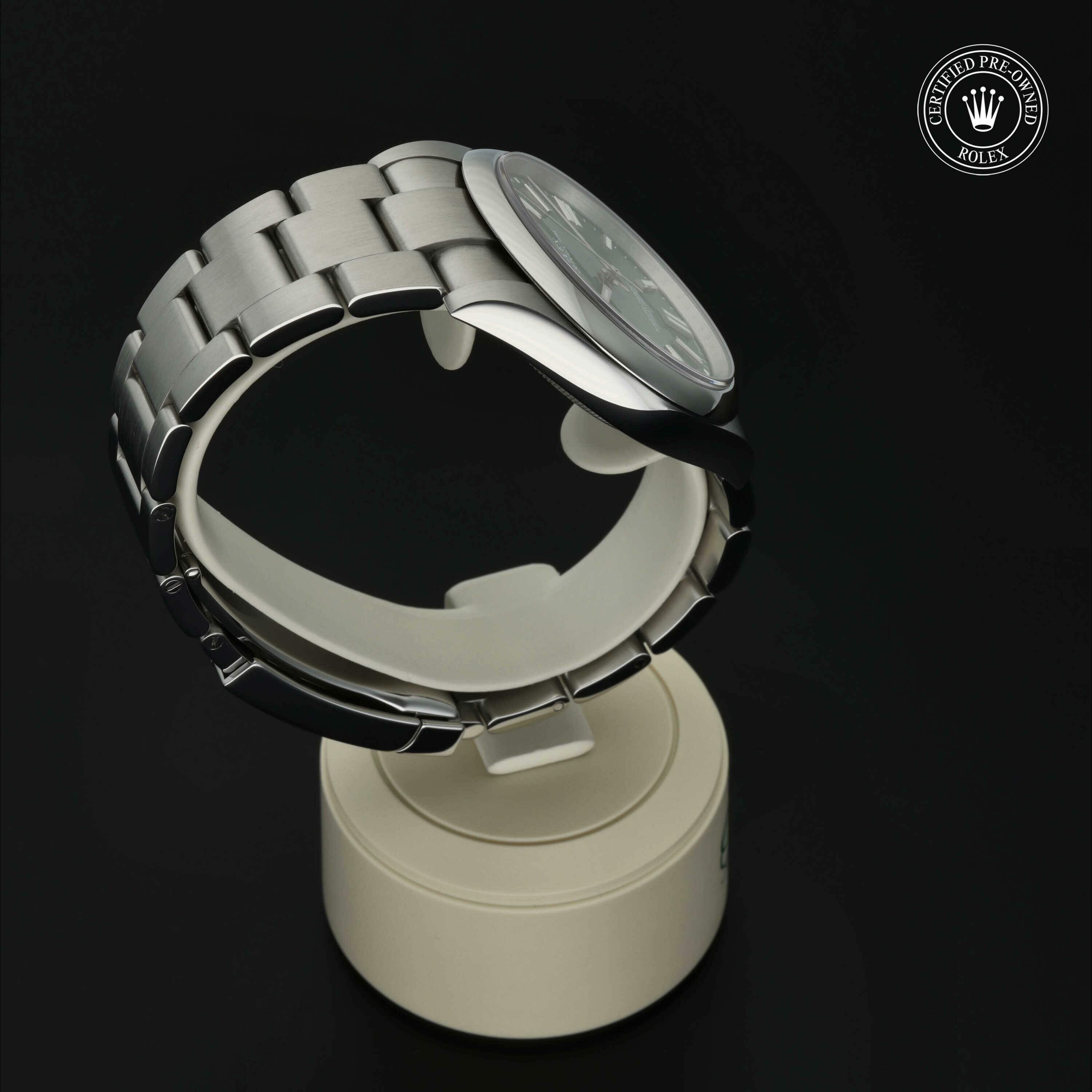 Rolex Oyster Perpetual 41 in Staal M124300-0005 at Hall of Time - vue 26