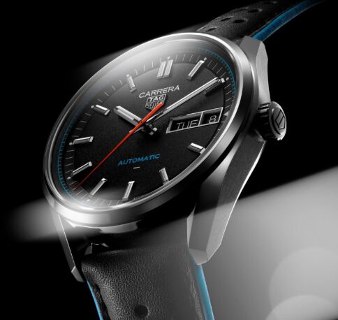 montre TAG Heuer Carrera automatic de profil avec cadran noir