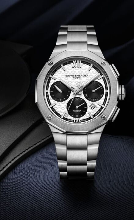 montre Baume & Mercier Riviera Chronograph 41mm de face, cadran argenté