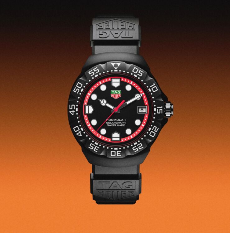 montre TAG Heuer Formula 1 Solargraph en orange, présentée de face