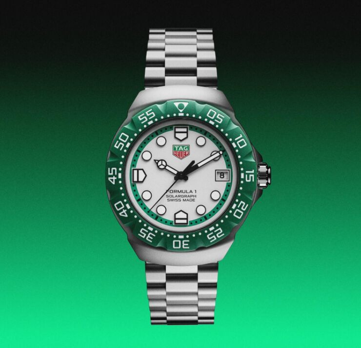 montre TAG Heuer Formula 1 Solargraph en verte, présentée de face