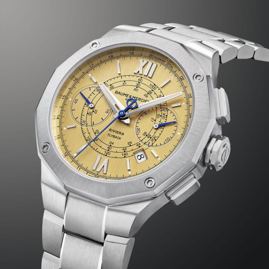 Montre TAG Heuer Carrera Chronograph vue de travers