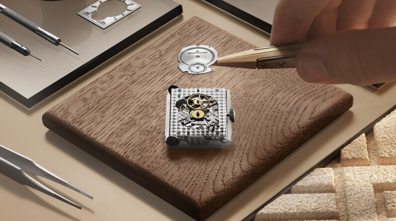 Montage à la main du cadran de la montre Jaeger-LeCoultre Reverso Tribute Duoface Small Seconds