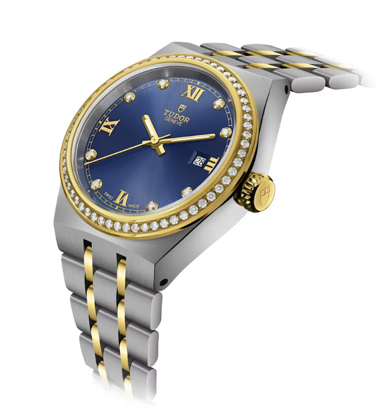 Nouvelle TUDOR Royal 28 mm vue de biais sur fond blanc