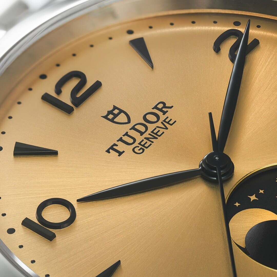 Nouvelle montre TUDOR 1926 Luna couleur or vue sur le cadran
