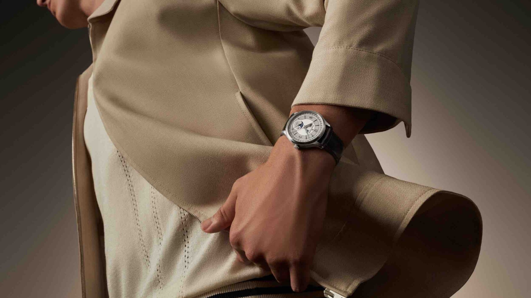 Montre Jaeger-LeCoultre Master Control Calendar édition limitée portée debout au poignet