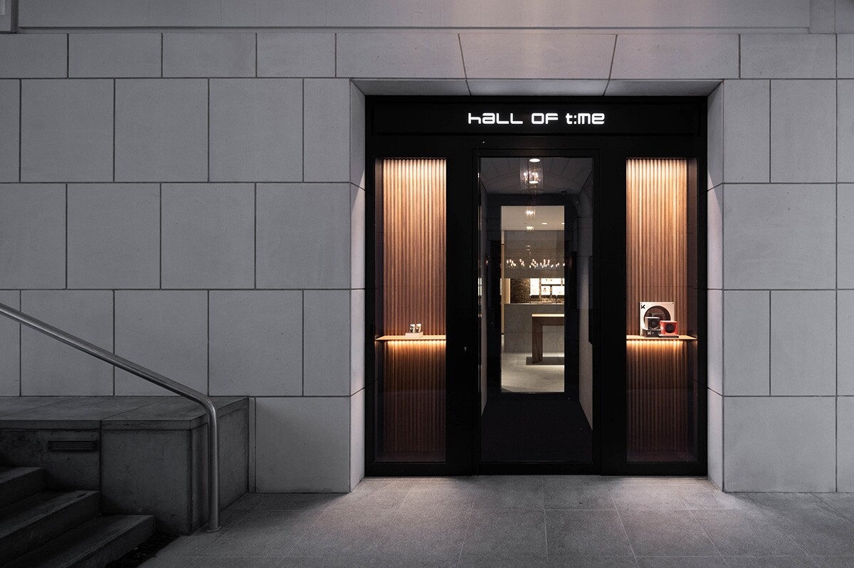 Renovation of the Hall Of Time store with a view of the entrance door