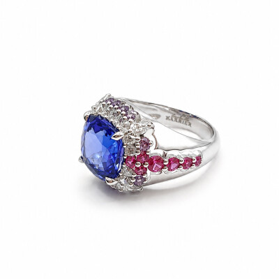 Bague Isabelle Barrier en or blanc tanzanite 5.58ct diamant 0.92ct saphir 1.20ct taille 55