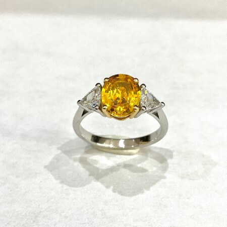 Bague or blanc, saphir jaune et diamants