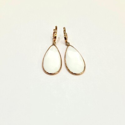 Boucles d'oreilles or rose , poire Agate blanche et diamants.