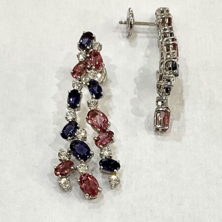 Boucles d'oreilles or blanc pendantes tourmalines et Iolites