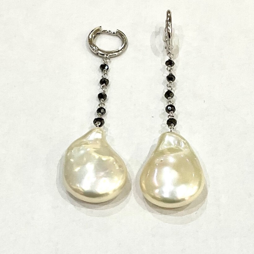 Boucles d'oreilles or blanc,  perle et Diamants