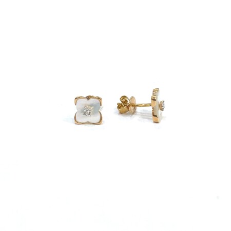 Boucles d'oreilles or rose  fleur nacre et petits diamants