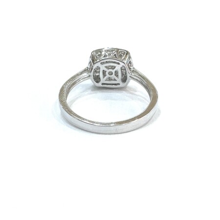 Bague or blanc style ancien, diamants de differentes tailles